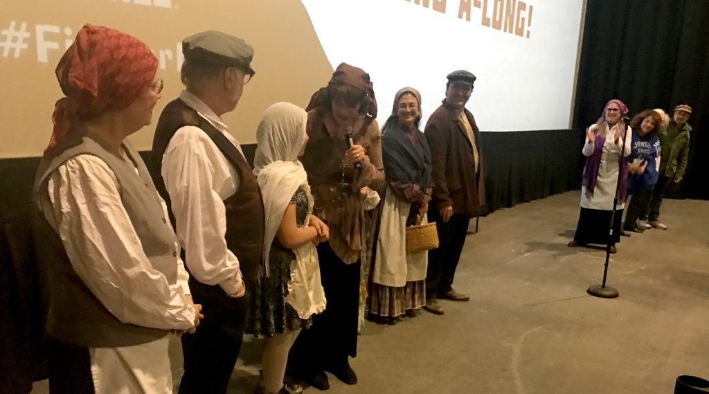 Le public revêt les costumes inspirés de l'oeuvre 