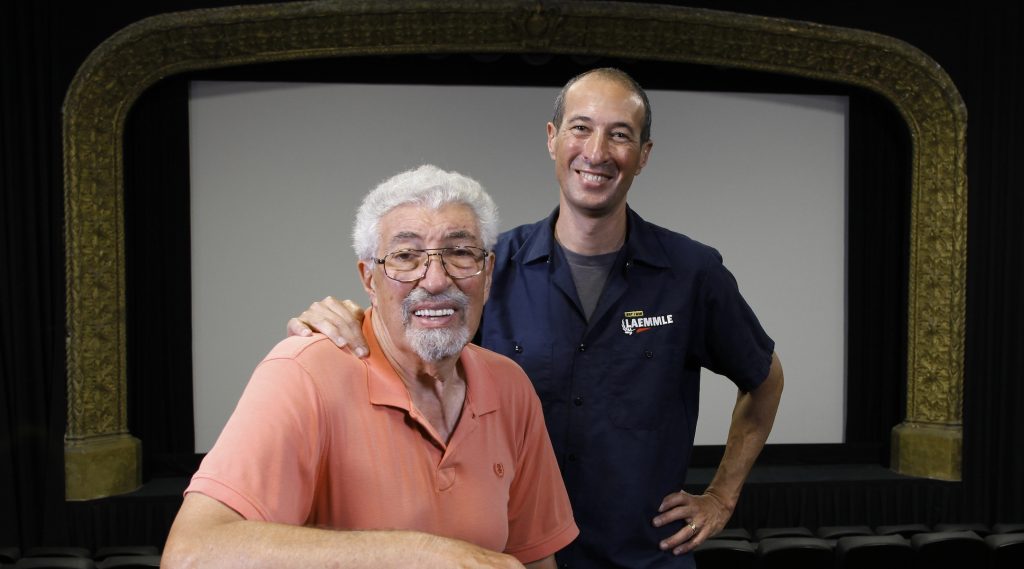 Père et fils dans leur théatre Leamele