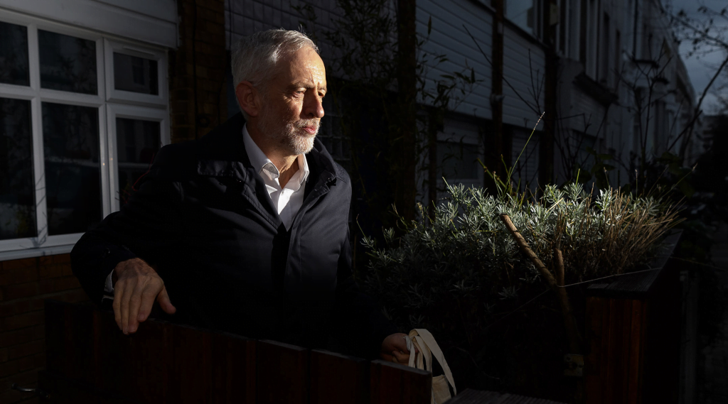 Jeremy Corbyn Le chef du Parti travailliste Jeremy Corbyn quitte son domicile, le 18 décembre 2018.