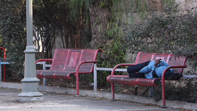 Un SDF sur un banc à Jérusalem 