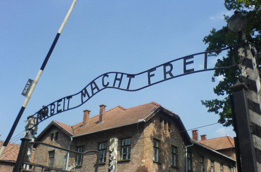 Un haut responsable islamique se rendra à Auschwitz avec l'accord du Comité juif américain 