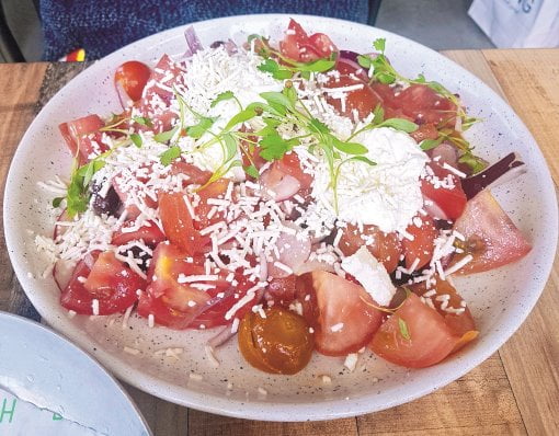 Qui râpe de la feta à part ce restaurant ?