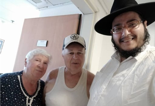 le rabbin Meir  Abotbol du centre Habbad de Bat Yam 