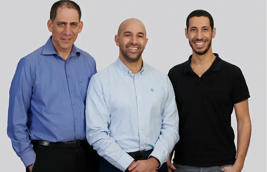Les fondateurs de TriEye (LR), Uriel Levy, Avi Bakal et Omer Kapach (Crédit: Porsche AG)