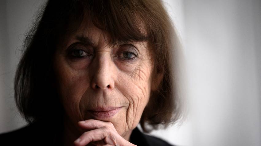 Florence Schulmann, née en 1945 dans le camp de concentration de Bergen Belsen, dans son appartement à Paris, le 23 janvier 2020 PHOTO - AFP - LIONEL BONAVENTURE