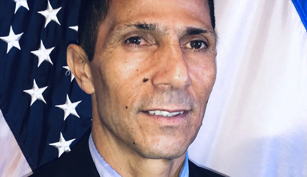 Ishmael Khaldi, premier diplomate bédouin d'Israël | Photo: AP via le consulat israélien à Miami