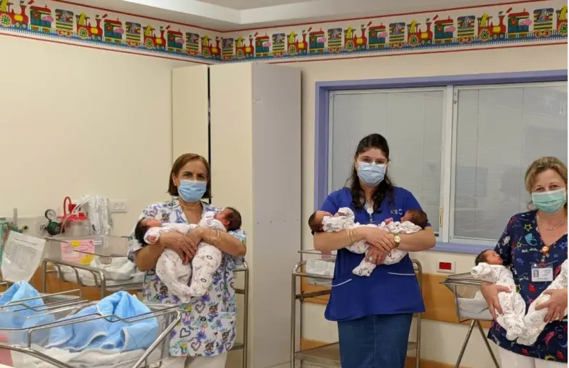 Baby boom en Israël: cinq paires de jumeaux naissent le même jour à l'hôpital Shaare Zedek