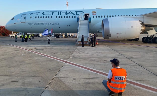Premier vol commercial d'Abu Dhabi a atterri en Israël à l'aéroport Ben Gourion
