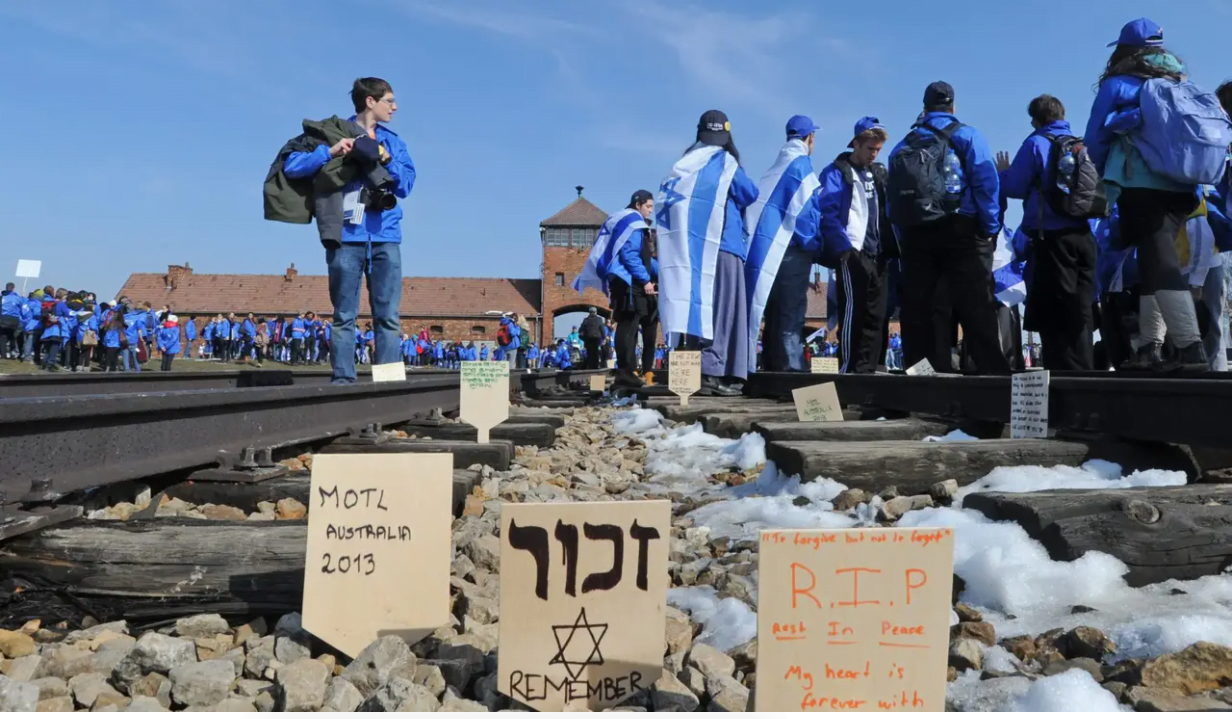 nous nous conduisons encore commes des Juifs faibles et sans défense