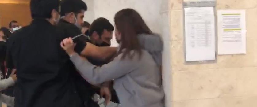 Confrontation lors du procès de l'assistante maternelle accusé de maltraitances