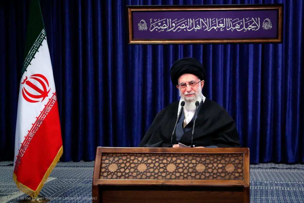 Khamenei prive les Iraniens de vaccins contre la COVID-19