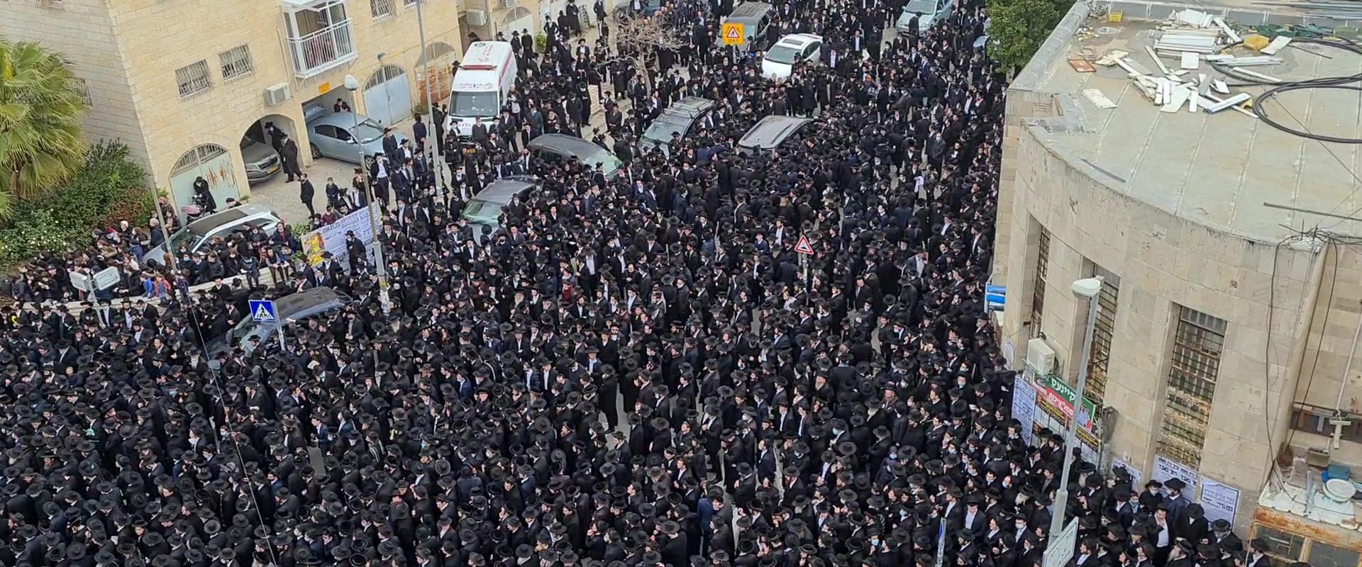 En Israël, funérailles de masse à Jérusalem malgré le confinement