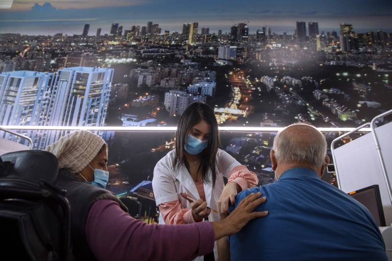 En Israël la course aux non-vaccinés démarre