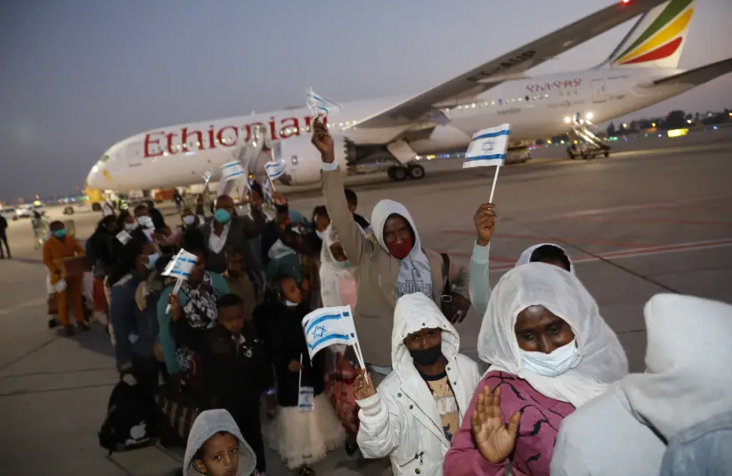 Le ministre de l'Aliyah annule la cérémonie d'accueil des immigrés éthiopiens.
