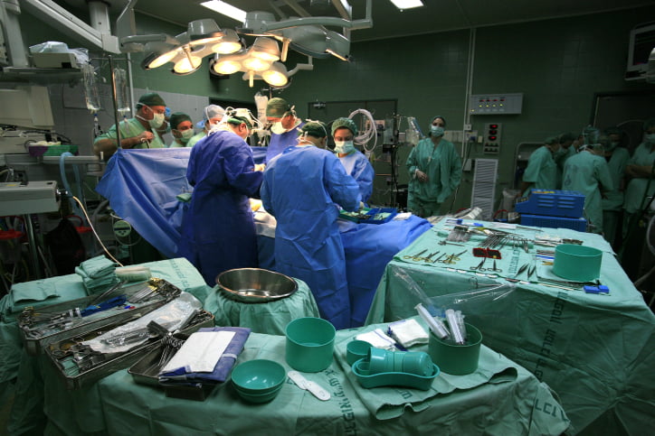 En Israël, la Commission rejette son autorisation de vol pour sa transplantation d'organe