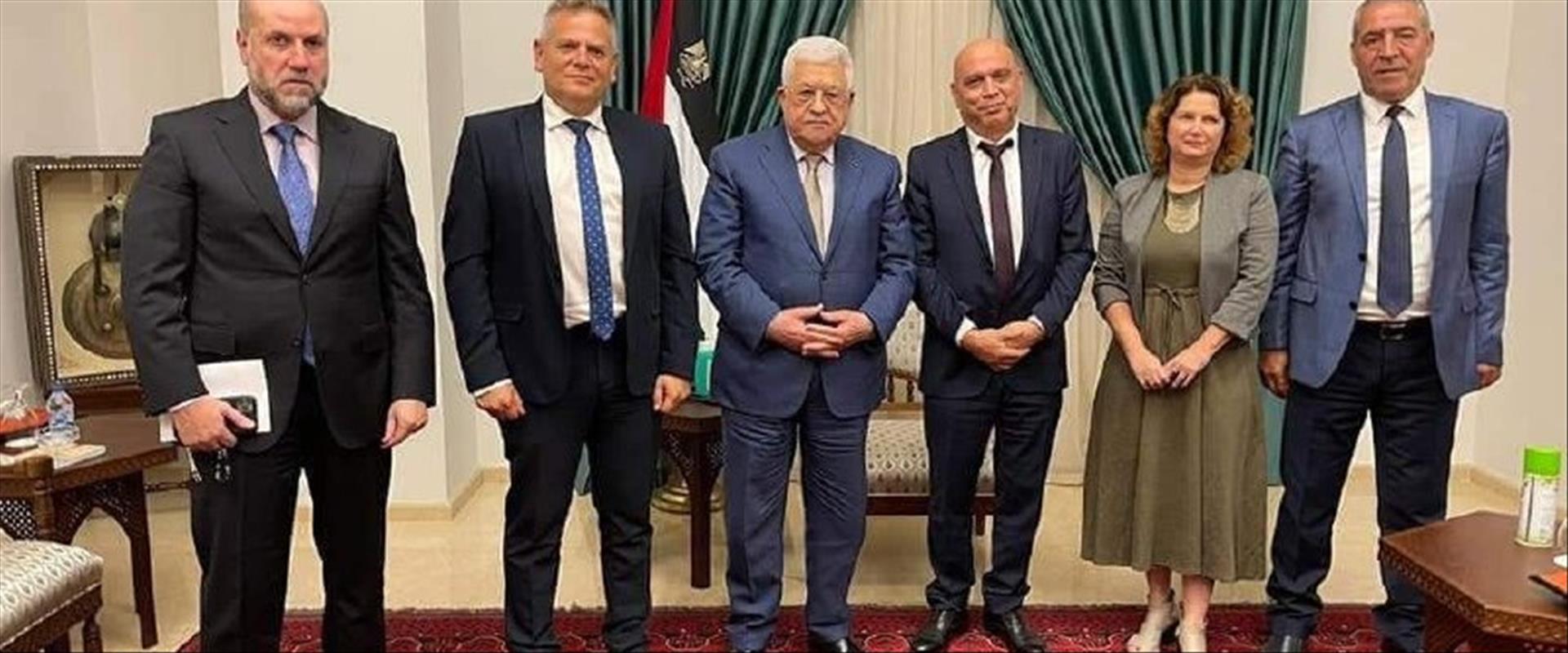 Abu Mazen a rassuré la famille des terroristes avant sa rencontre avec les ministres israéliens