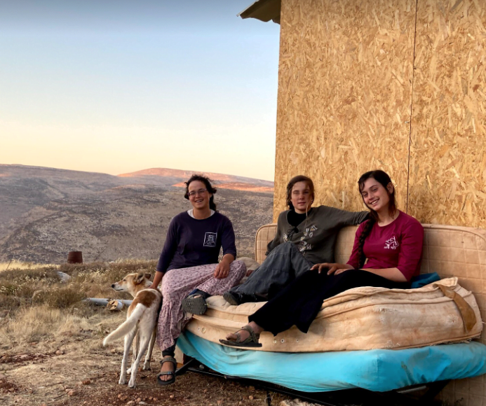 Maoz Esther : ces jeunes filles juives qui vivent seule sur une colline en Judée-Samarie