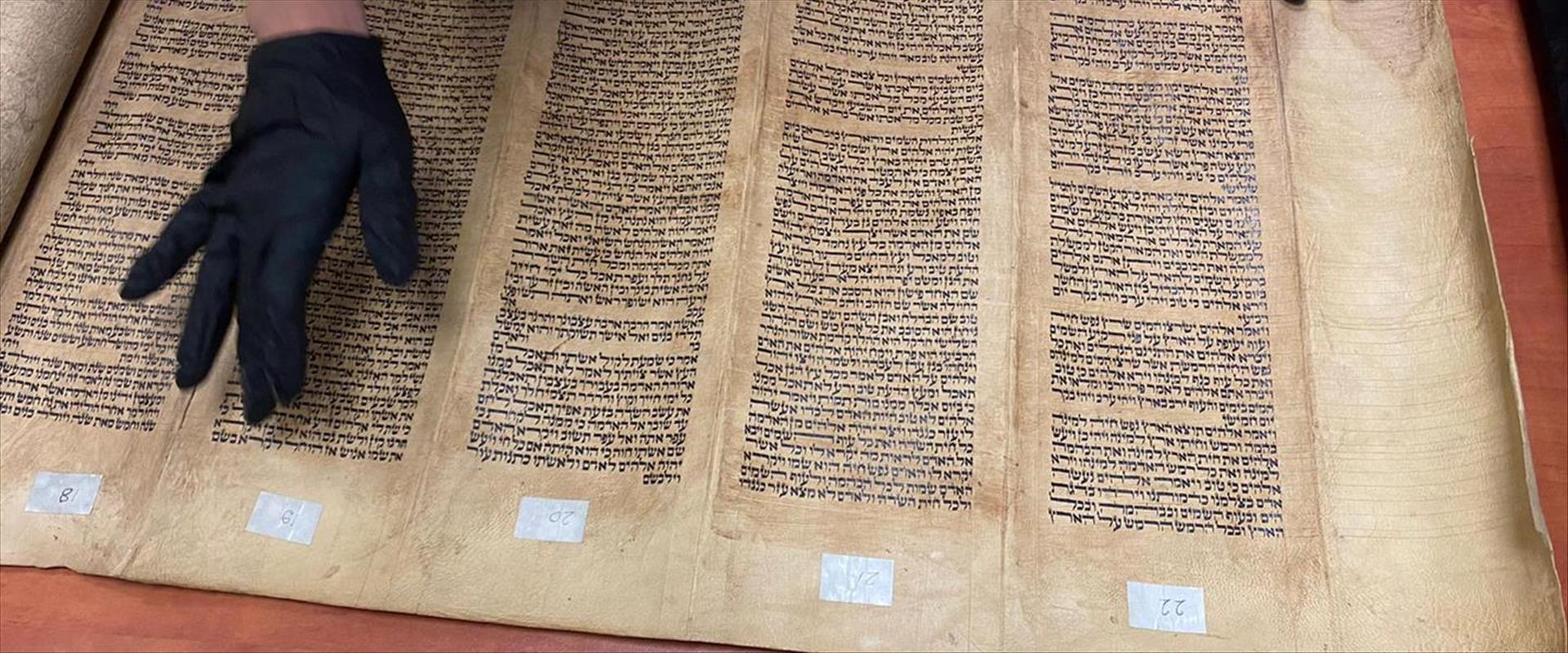 Israël: un rouleau de Torah vieux de plusieurs siècles volé par un résident Umm al-Fahm -vidéo)