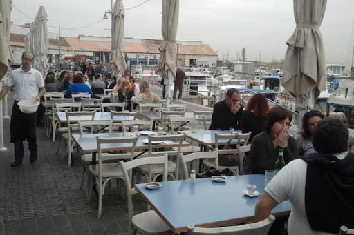Violences suite à la fermeture du restaurant Old man and the sea à Jaffa en Israël -vidéo-