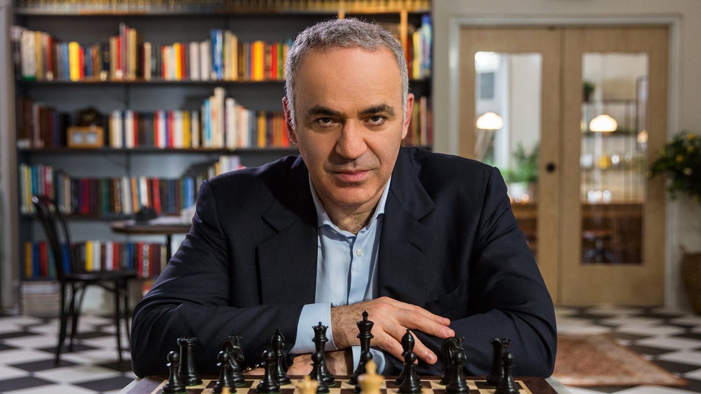 Garry Kasparov : Le grand maître des jeux d'échec explique comment mater Poutine