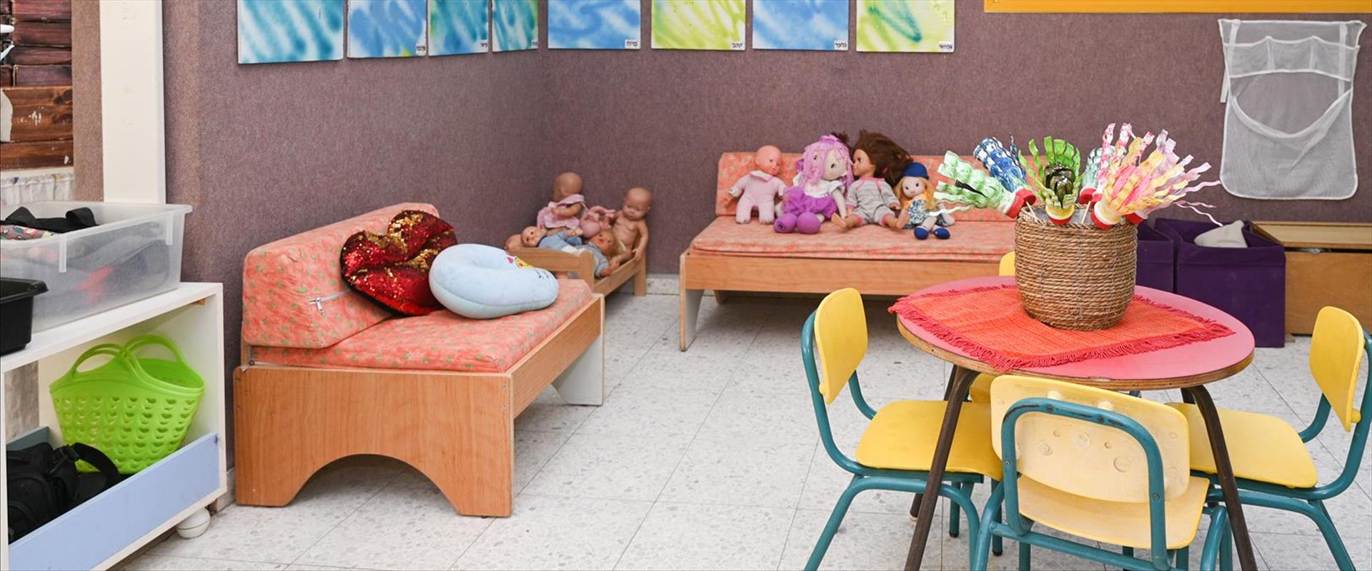 Israël: une mère et sa fille arrêtées pour maltraitance sur tout-petits à Petah-Tikva