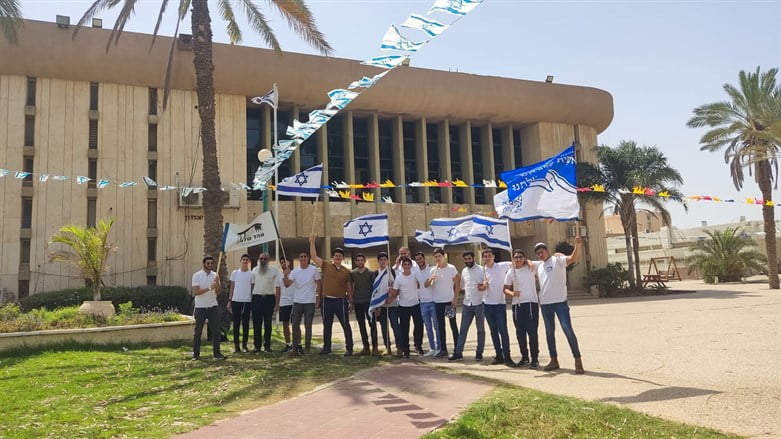 Des chauffeurs arabes ont refusé de conduire des étudiants juifs à la marche des drapeaux à Jérusalem