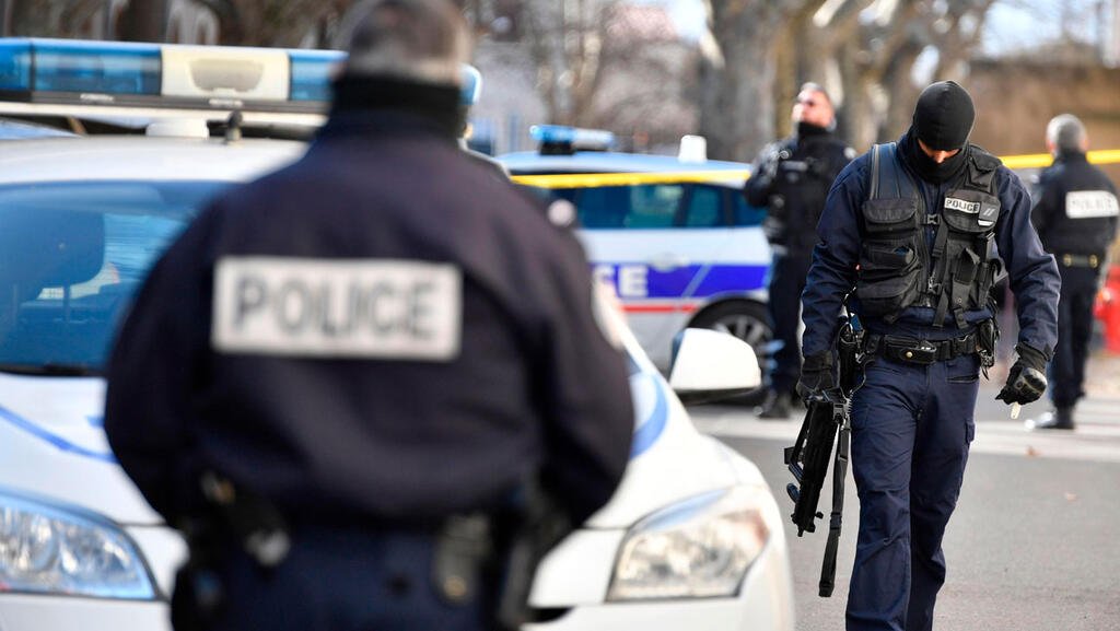 Antisémitisme : une cellule néo-nazie à la recherche de Juifs démantelée en France