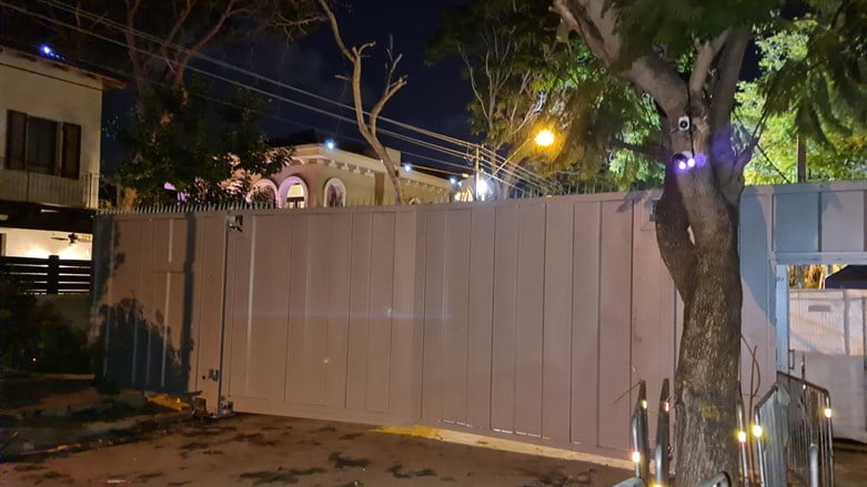 41 voisins de Naftali Bennett portent plainte contre leur illustre voisin
