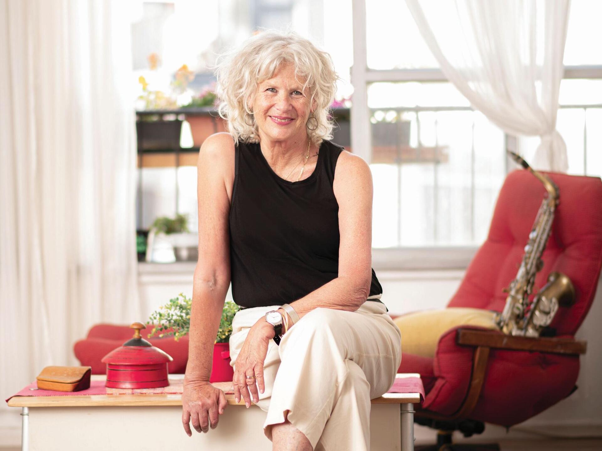 Partie à la recherche de sa soeur, elle découvre la vraie histoire de ses parents