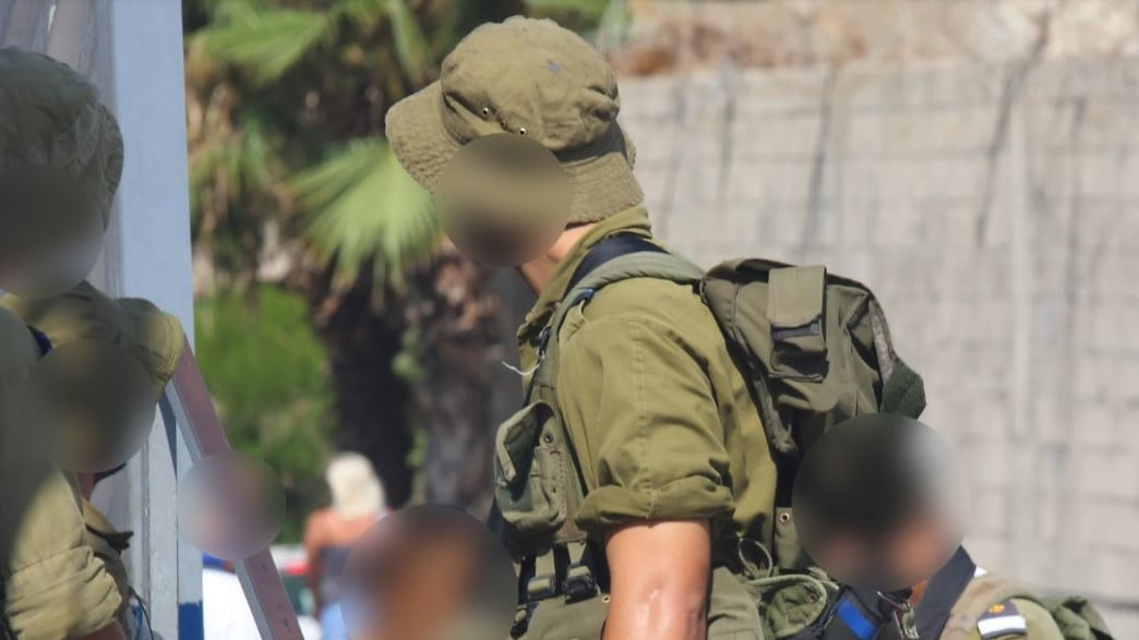 Il entre dans une base militaire israélienne pour régler ses comptes avec un soldat