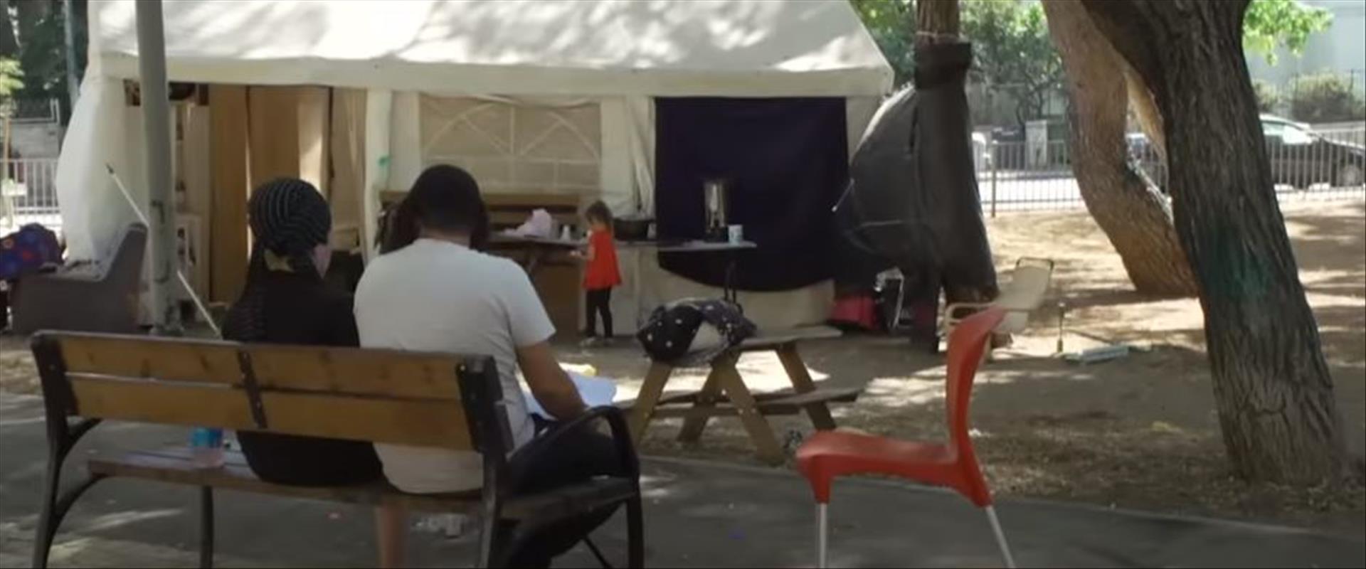 Israël : Cette famille de sept enfants vit dans la rue depuis deux mois -vidéo-