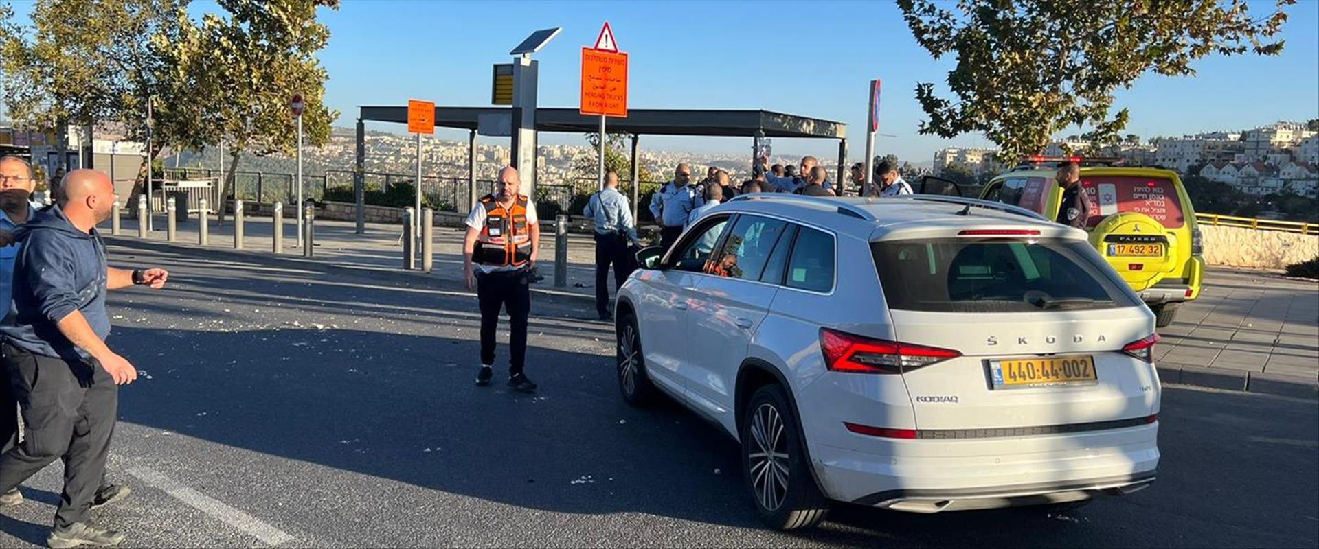 Israël : Attaque terroriste combinée à Jérusalem 14 blessés