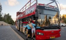 Visitez Jérusalem dans un bus impérial avec guide dans votre langue 