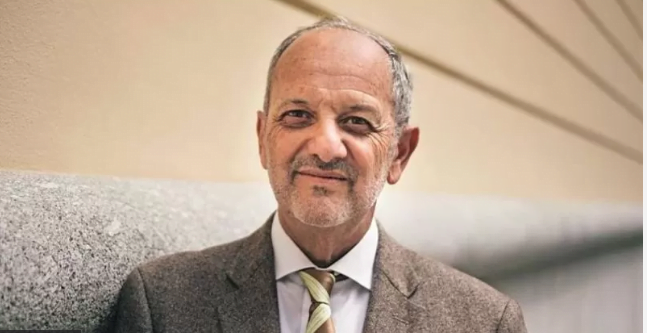 Pour le physicien italien Guido Tonelli, le temps "s'écoule différemment selon les régions de l'univers".