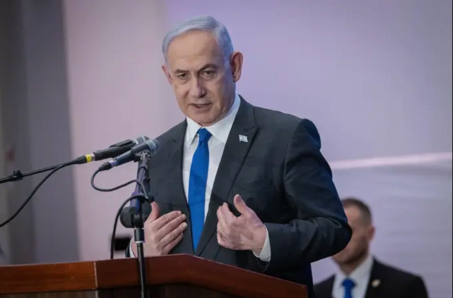 Israël : Netanyahu Déclare "L'État, C'est Moi" Et Déclenche La Colère de la Rue