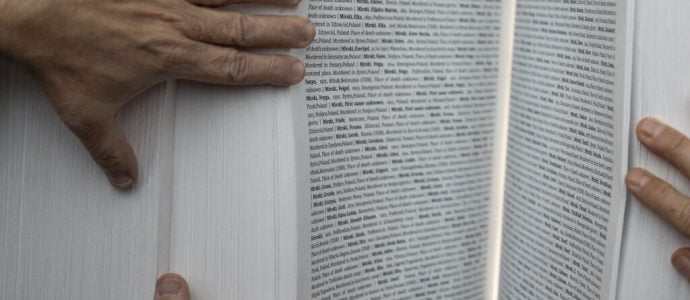 Yad Vashem : Résurrection des Noms Avec l'IA pour Honorer les Victimes de l'Holocauste
