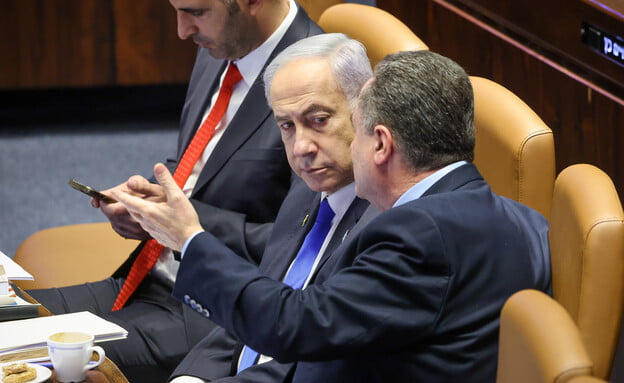 Netanyahu Sous le Feu des Critiques : L'Opposition et le Likoud Unis Contre le Premier Ministre