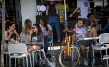 Quel plaisir de vivre dans ce pays du bonheur!.. Par Marc Levy