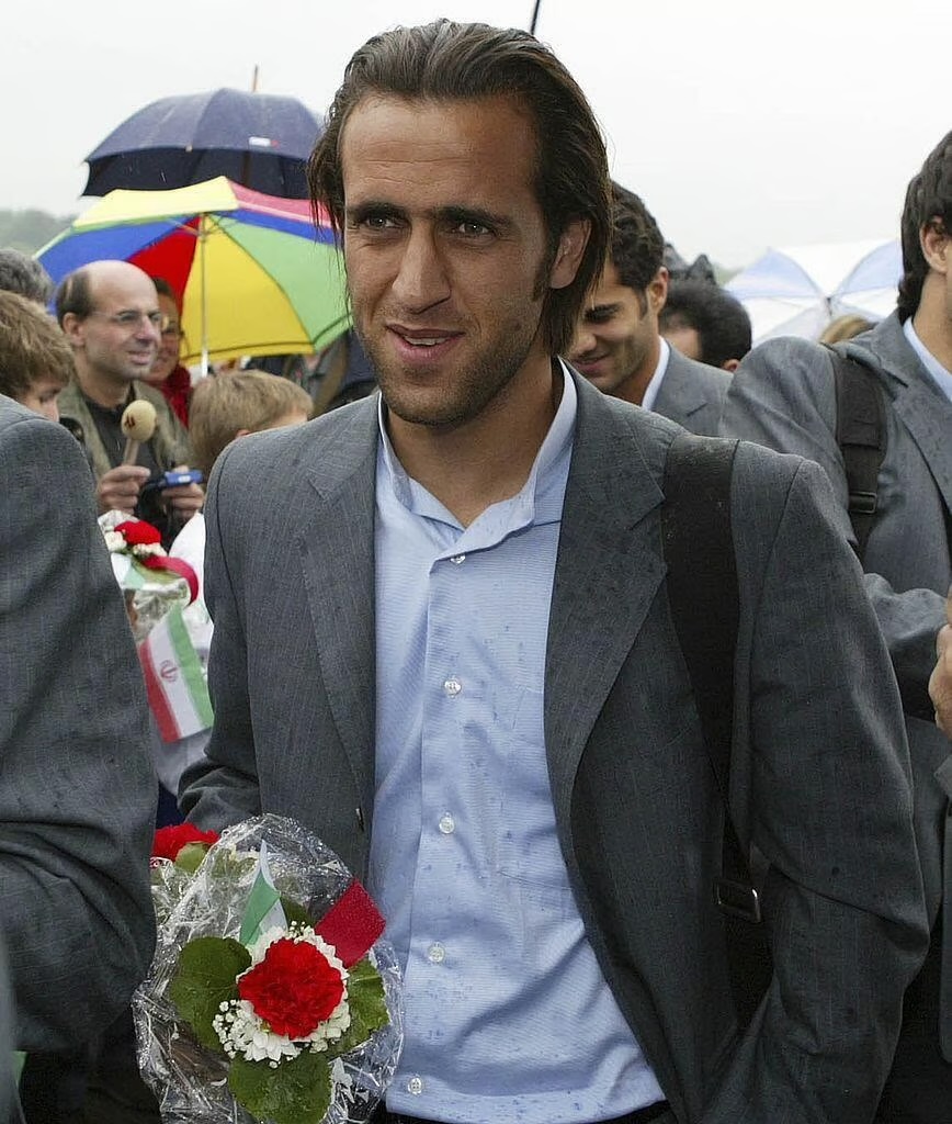 Ali Karimi, ancien capitaine de l'équipe nationale iranienne, félicite Netanyahu