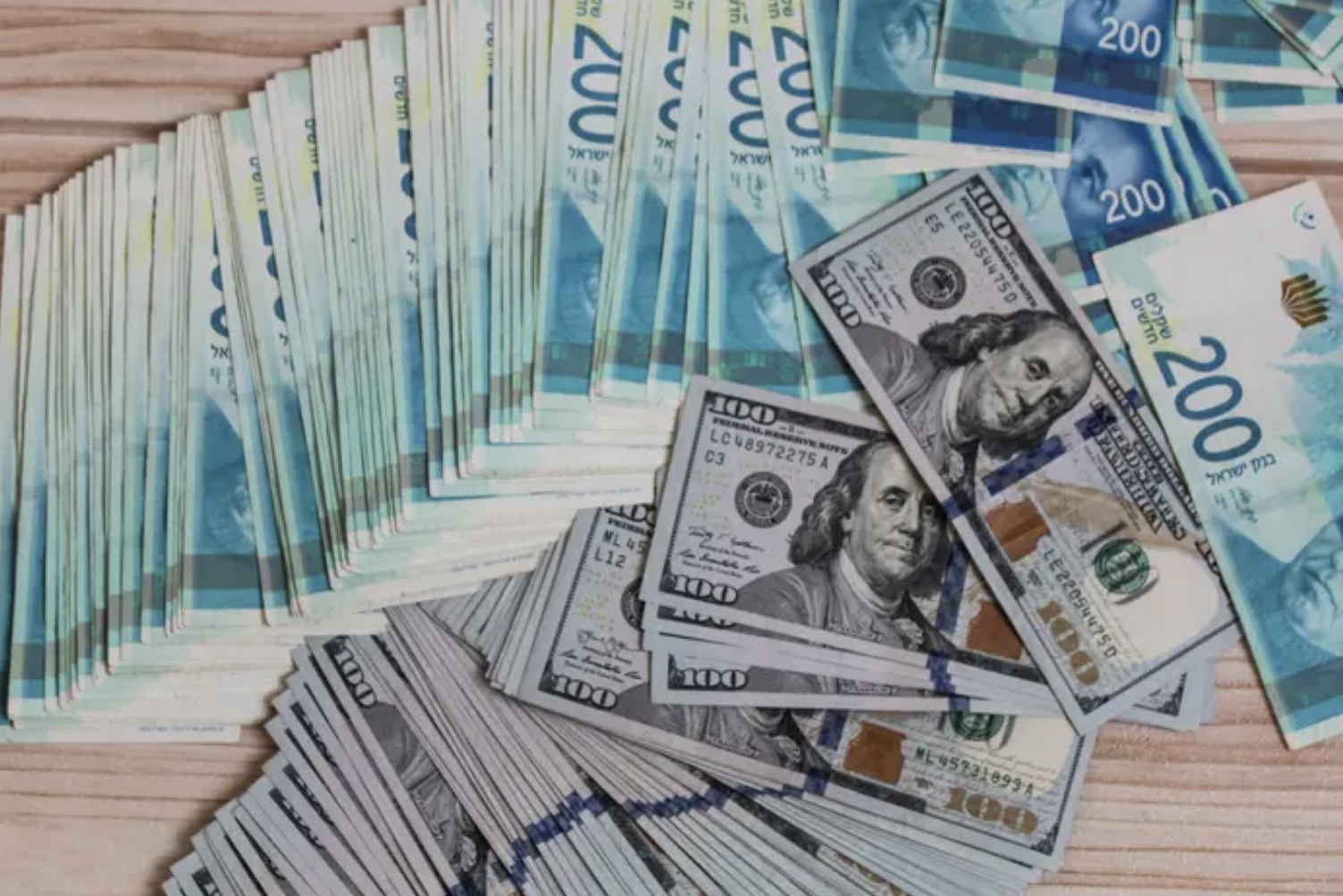 Fuite massive des capitaux : Les transferts d’argent d’Israël vers l’étranger explosent