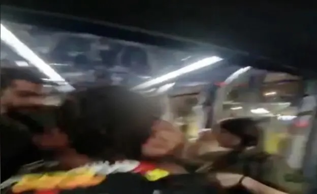 **"Choc à Jérusalem : Un Enfant Handicapé Violenté par les Inspecteurs du Tramway !"**