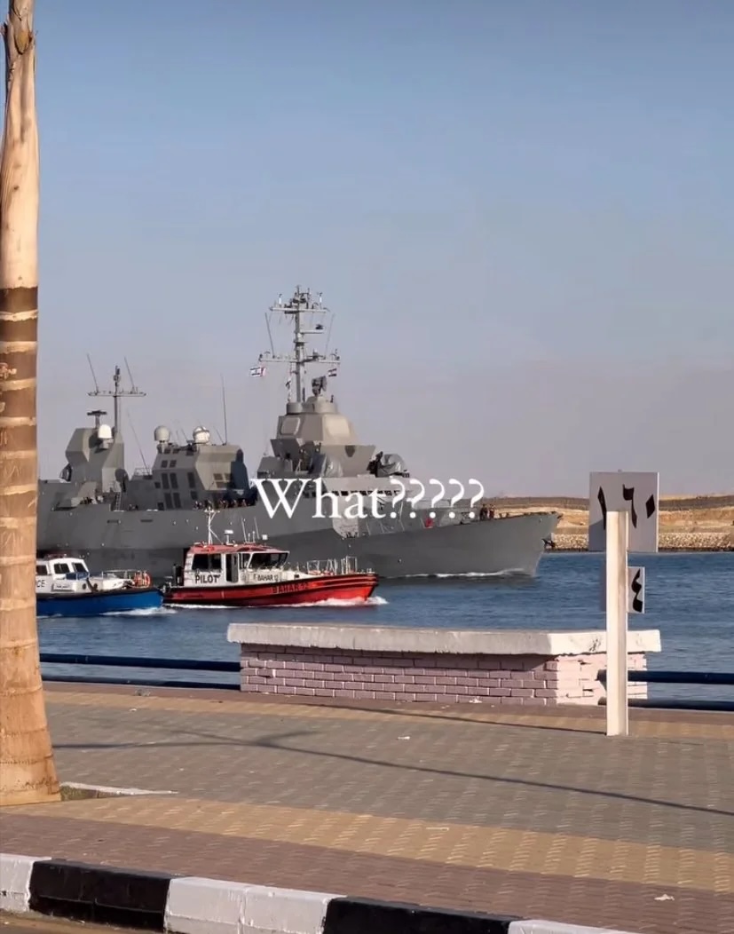 Israël Montre sa Puissance : Un Navire Lance-Missiles Traverse le Canal de Suez en Plein Jour