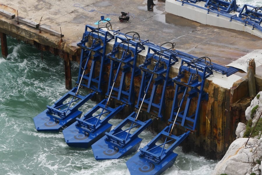Israël surfe sur la vague du succès avec Eco Wave Power : la puissance houlomotrice
