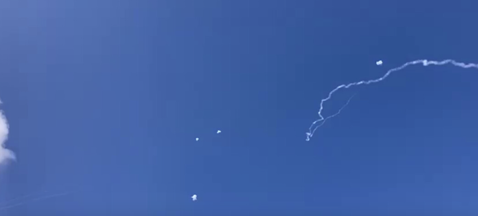 Israël sous le feu : un missile du Yemen intercepté après des alertes massives -vidéo-