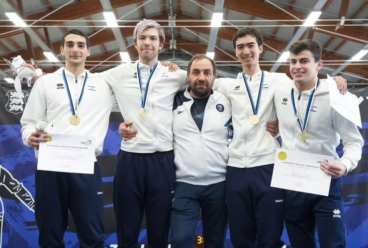 Israël sacré champion d’Europe de sabre U23 : les Suisses tournent le dos lors de la cérémonie