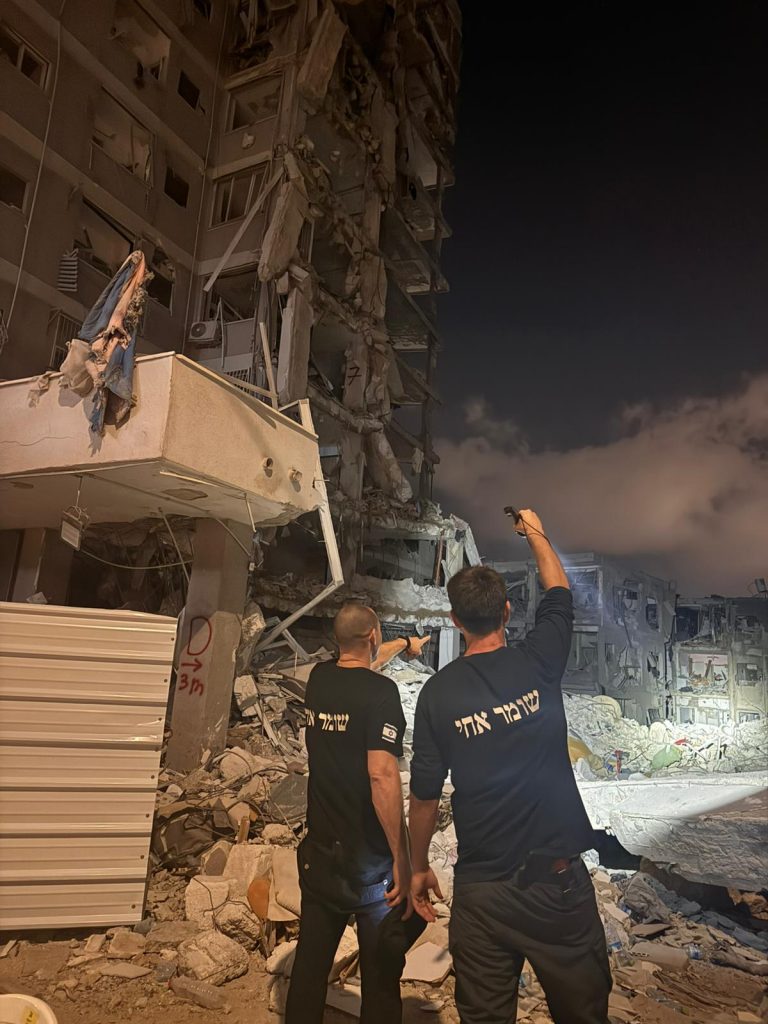 Bat Yam : HaShomer HaChadash contre les pillages pendant les alertes aux missiles