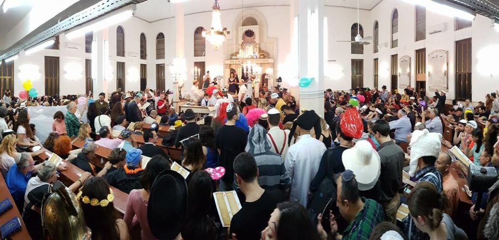  Signer ou dégager : la mairie de Tel Aviv déclare la guerre aux synagogues 