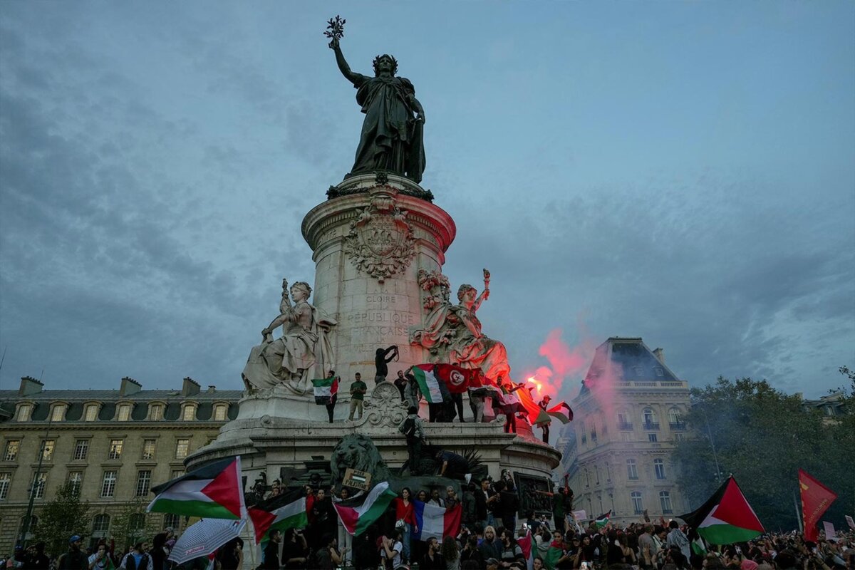France : Emmanuel Macron veut implanter la Palestine à Paris et la France en Judée-Samarie