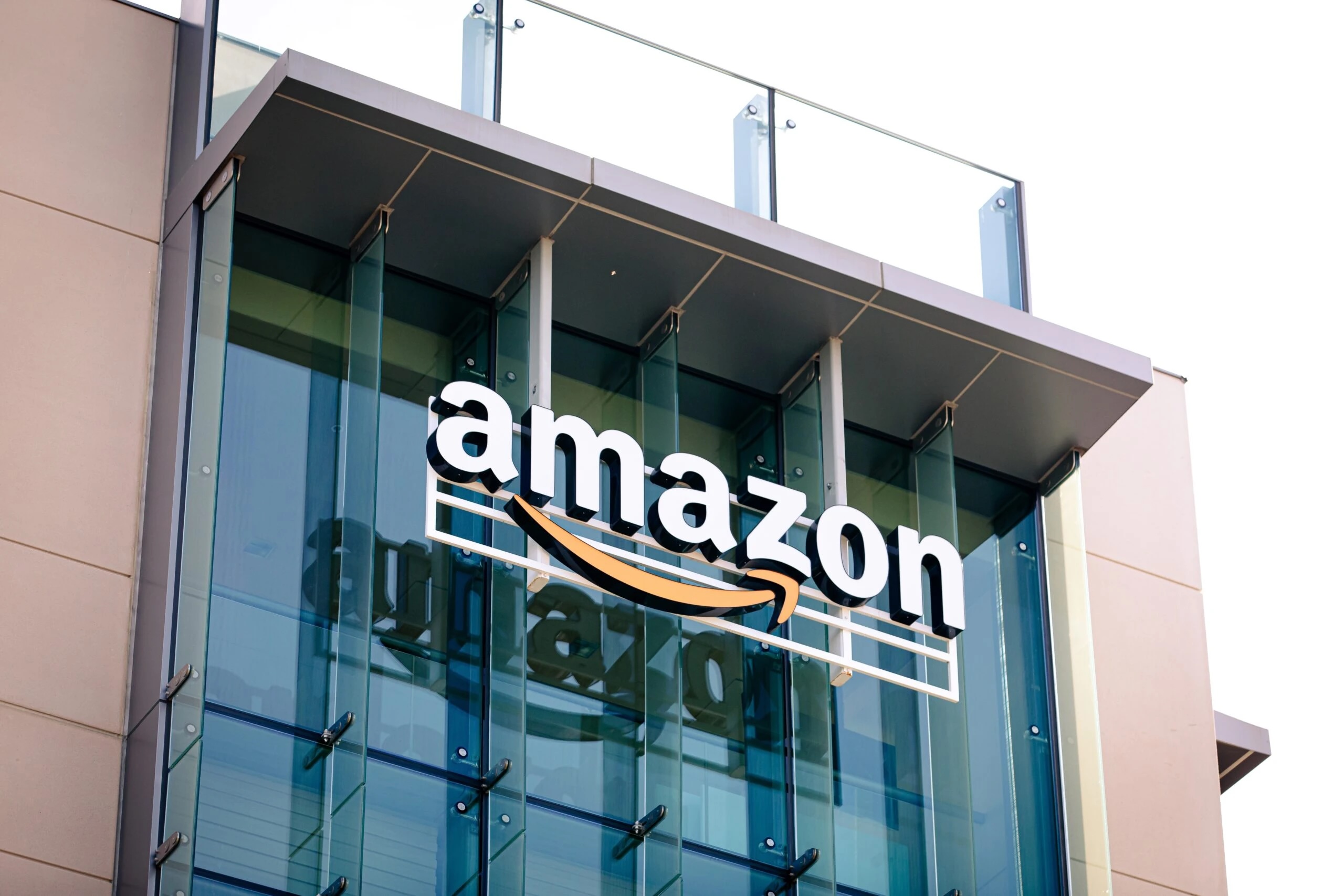 Amazon et Etsy accusées de faciliter l’antisémitisme