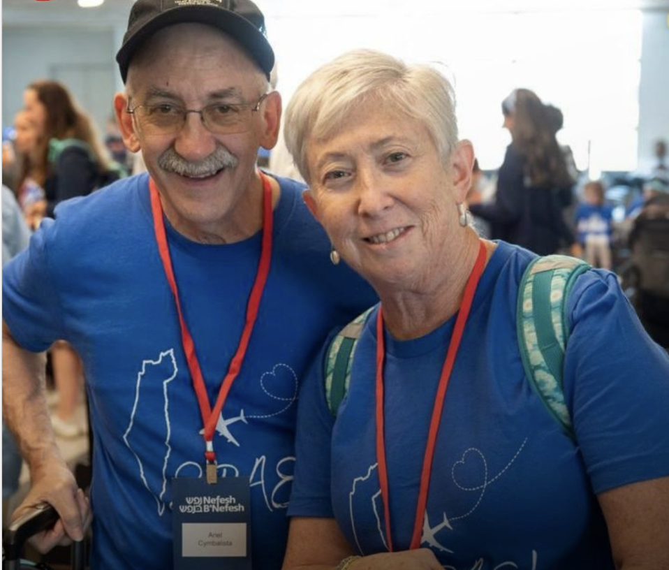 aliyah, immigration en Israël, 7 octobre, antisémitisme États-Unis, Nefesh B’Nefesh, nouveaux immigrants, Rachel Simblisa, Ariel Simblisa, Veronica Zargovia, guerre Israël Hamas, soutien à Israël, diaspora juive, retour en Israël, olim américains, engagement juif, Israël 2025, volontariat en Israël, montée spirituelle, Miami, Brooklyn, Ra’anana, Magen David Adom, solidarité juive